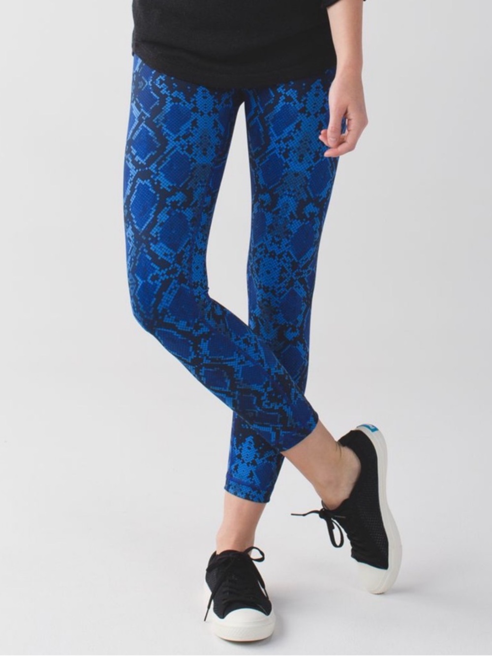 Lululemon High Times Leggings Size 6 Blue Snake Print High Rise